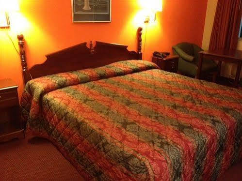Knights Inn Глейд-Спринг Экстерьер фото